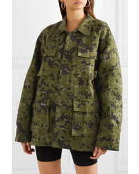 Оливковая куртка в стиле милитари с камуфляжным принтом от We11done