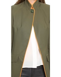 Оливковая куртка в стиле милитари