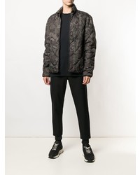 Мужская оливковая куртка-пуховик с камуфляжным принтом от Michael Kors