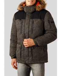 Мужская оливковая куртка-пуховик с камуфляжным принтом от FiNN FLARE