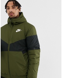 Мужская оливковая куртка-пуховик от Nike