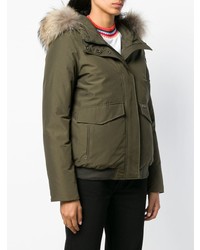 Женская оливковая куртка-пуховик от Woolrich