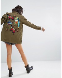 Женская оливковая куртка с вышивкой от Glamorous