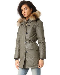 Женская оливковая парка от SAM.