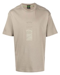 Мужская оливковая футболка с круглым вырезом с принтом от BOSS