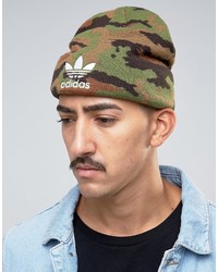 Мужская оливковая шапка с принтом от adidas