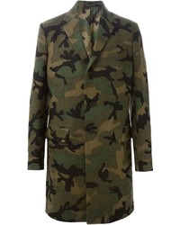 Оливковое длинное пальто с камуфляжным принтом от Valentino
