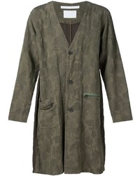 Оливковое пальто с камуфляжным принтом
