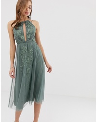 Оливковое платье-миди с вышивкой