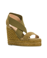 Оливковые босоножки на танкетке от Castaner