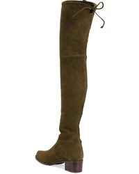 Оливковые ботфорты от Stuart Weitzman