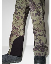 Оливковые брюки чинос с камуфляжным принтом от Holden