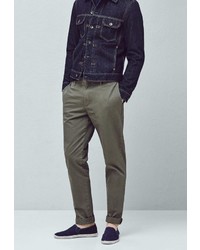 Оливковые брюки чинос от Mango Man