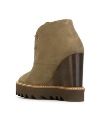 Оливковые замшевые ботильоны на танкетке от Stella McCartney