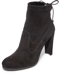 Оливковые замшевые ботильоны от Stuart Weitzman