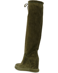 Женские оливковые замшевые ботинки от Casadei