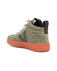 Женские оливковые замшевые высокие кеды от Veja