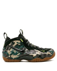 Мужские оливковые кроссовки с камуфляжным принтом от Nike