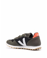 Мужские оливковые кроссовки от Veja