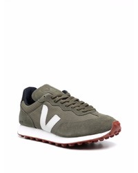 Мужские оливковые кроссовки от Veja