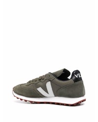 Мужские оливковые кроссовки от Veja
