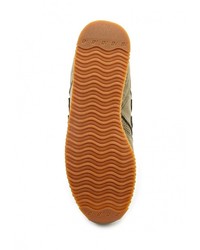 Женские оливковые кроссовки от New Balance