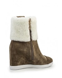 Оливковые полусапоги от Calipso