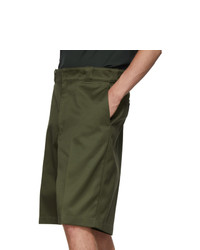 Мужские оливковые шорты от Prada