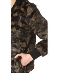 Женский оливковый бомбер от Jocelyn