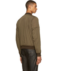 Мужской оливковый бомбер от Belstaff