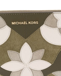 Оливковый замшевый клатч от MICHAEL Michael Kors