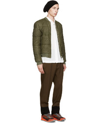 Мужской оливковый кожаный стеганый бомбер от Loewe