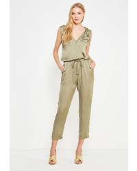 Оливковый комбинезон от Rinascimento