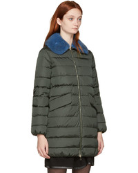 Женский оливковый пуховик от Moncler