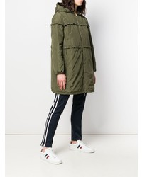 Женский оливковый пуховик от Moncler