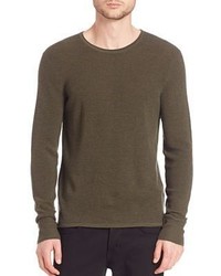 Оливковый пушистый свитер с круглым вырезом