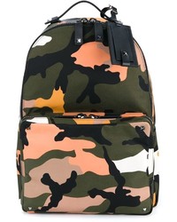 Мужской оливковый рюкзак с камуфляжным принтом от Valentino