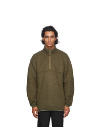 Оливковый флисовый свитер с воротником на пуговицах