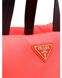 Оранжевая нейлоновая большая сумка от Prada
