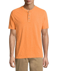 Оранжевая футболка на пуговицах