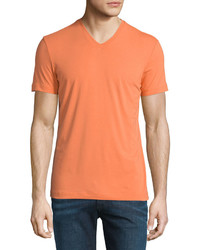 Оранжевая футболка с v-образным вырезом