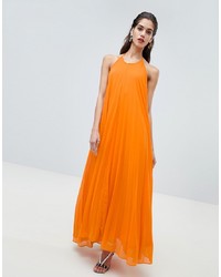Оранжевое вечернее платье со складками от Missguided