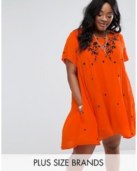 Оранжевое джинсовое платье с вышивкой