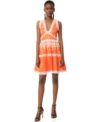 Оранжевое кружевное платье от Alexis