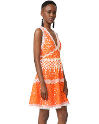 Оранжевое кружевное платье от Alexis