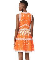 Оранжевое кружевное платье от Alexis