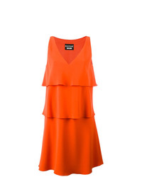 Оранжевое платье прямого кроя с рюшами от Boutique Moschino