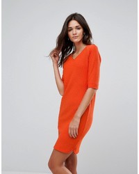 Оранжевое платье прямого кроя от B.young
