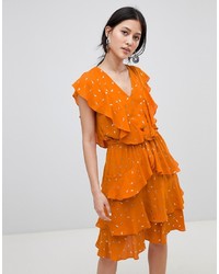 Оранжевое платье с пышной юбкой с принтом