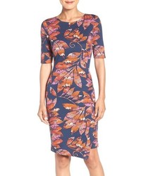 Оранжевое платье-футляр с цветочным принтом